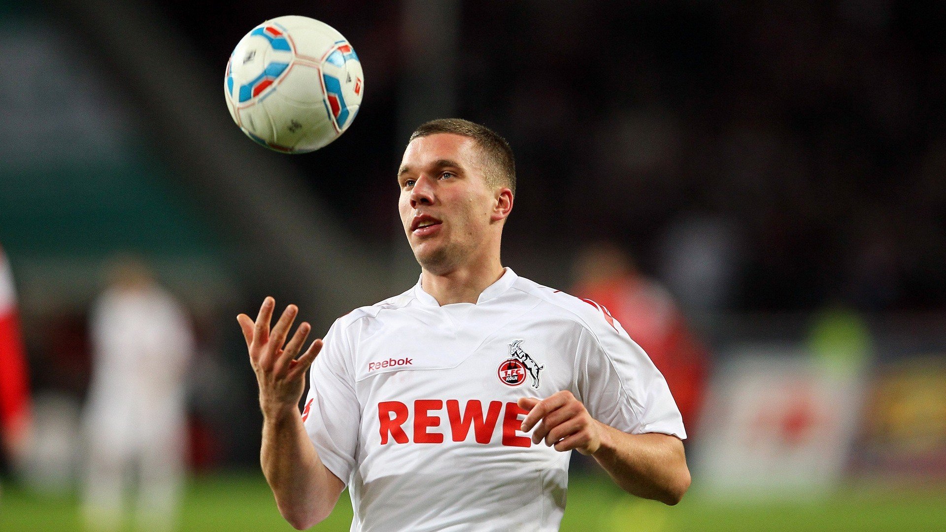 冠军球队球员退役典礼温馨感人球迷纷纷致敬,球员退役说的话